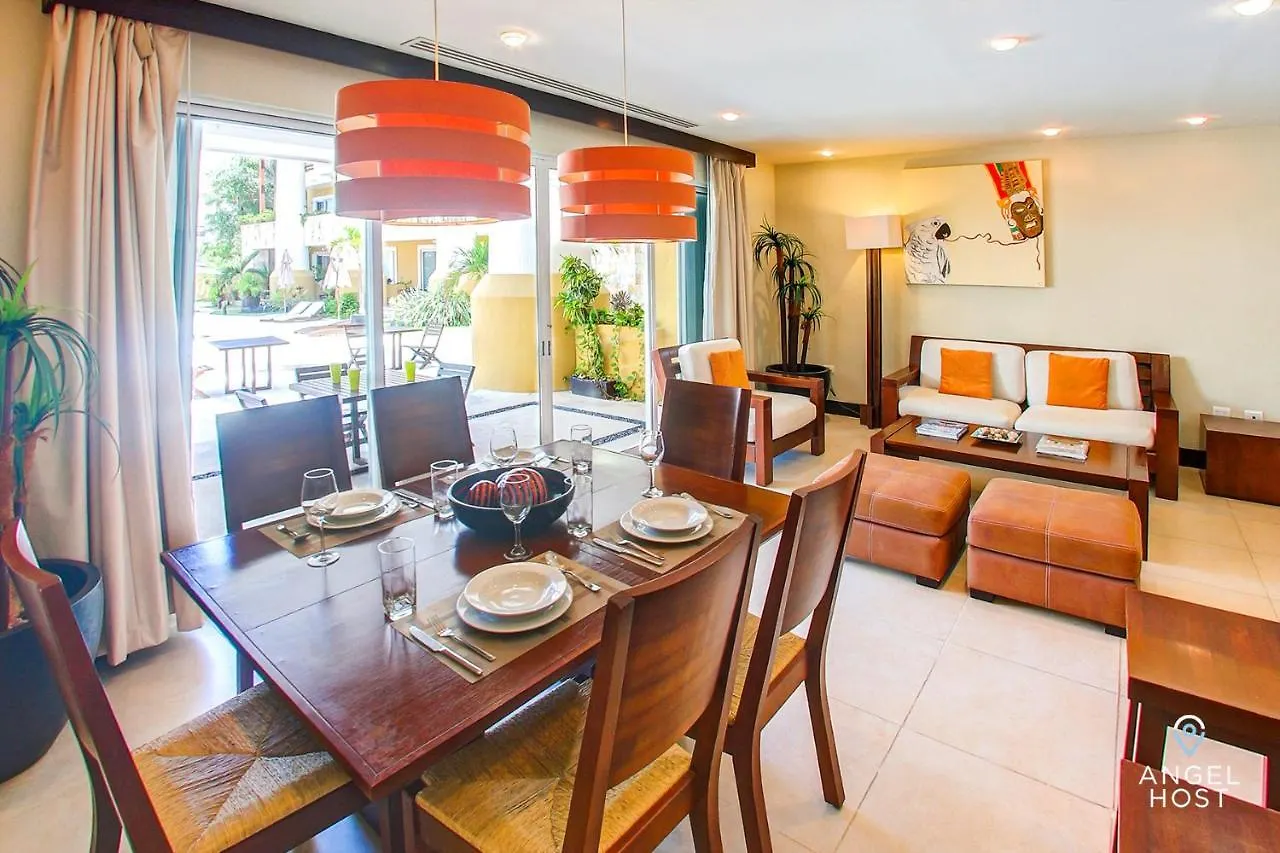 Fabulous Playa Getaway At 38Th And Beach Plus 2 Pools Onsite Playa del Carmen Apartment